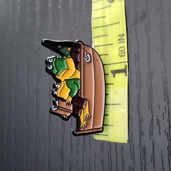 Frog and Toad Pin - Picture 4 of 4
